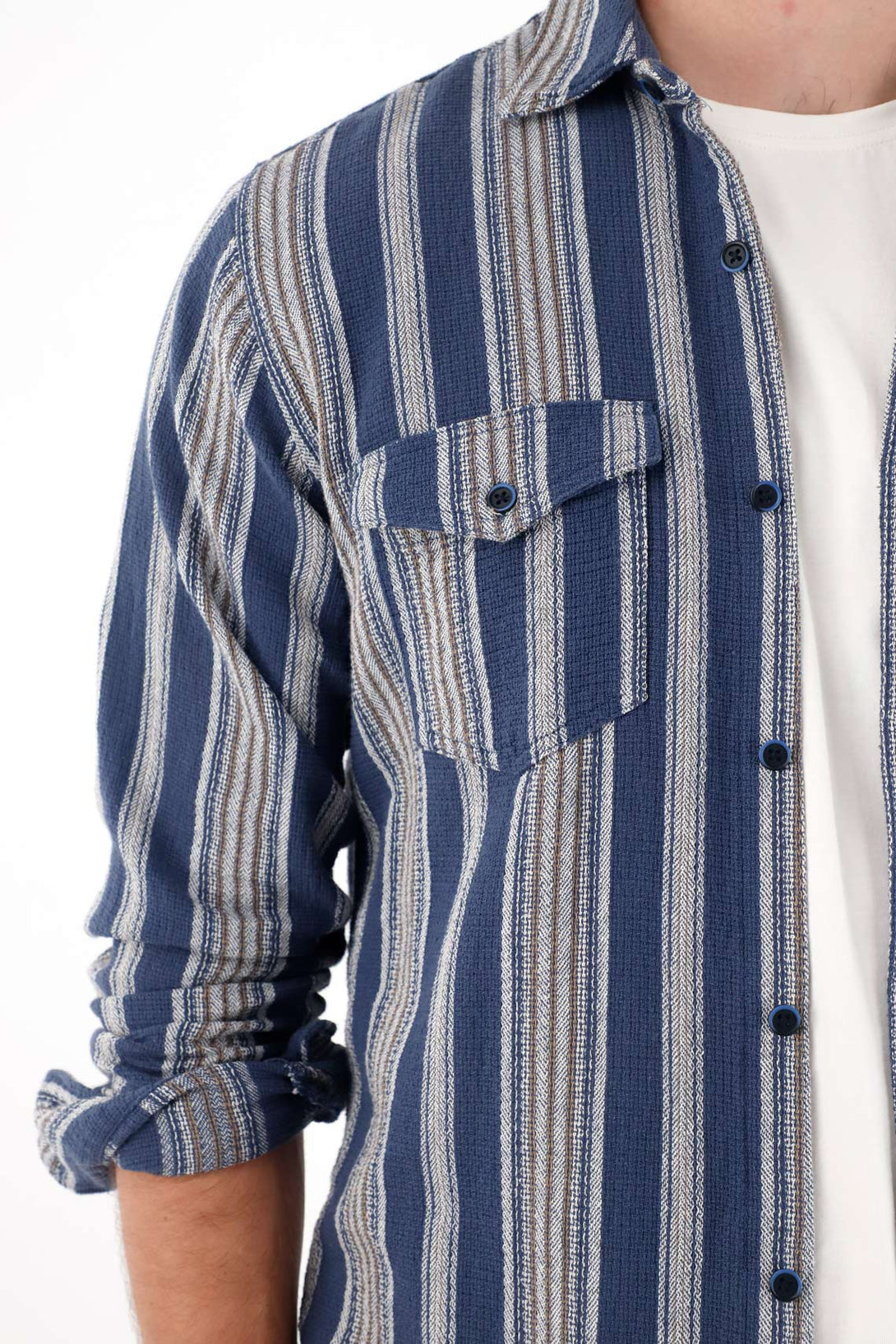 Camisa manga larga con diseño a rayas para hombre