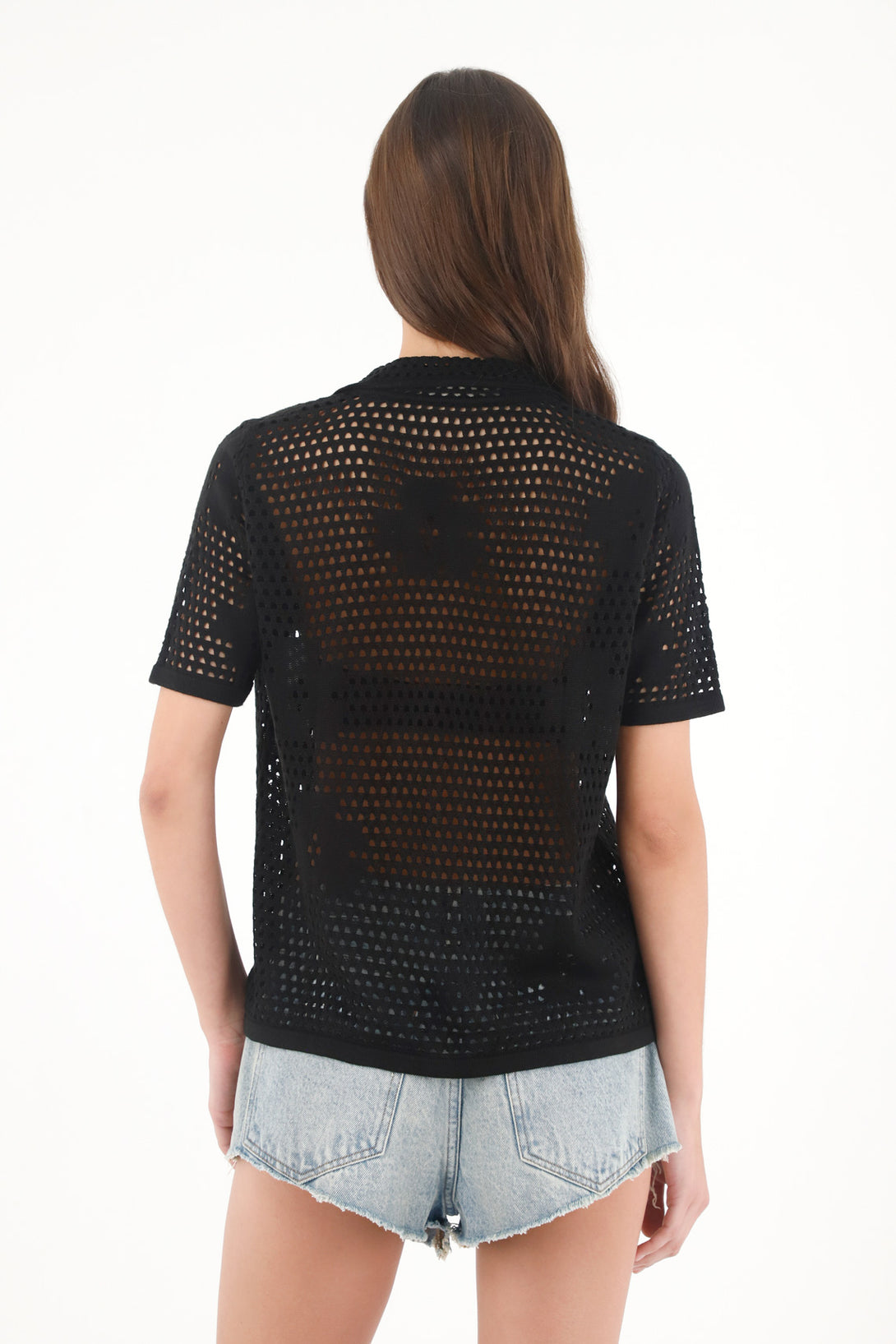 Camisa en tejido abierto con flores negra para mujer