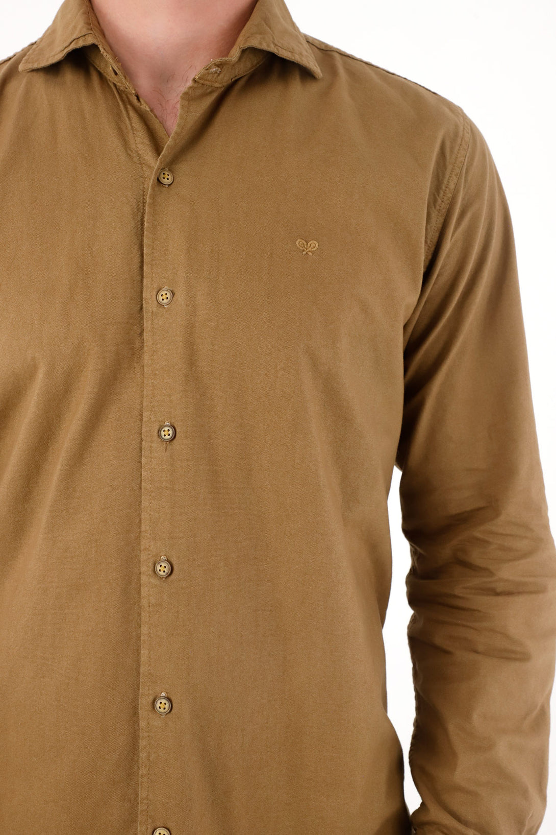 Camisa manga larga café para hombre