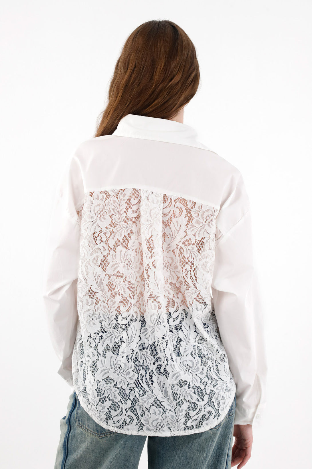 Camisa amplia con encaje crudo para mujer