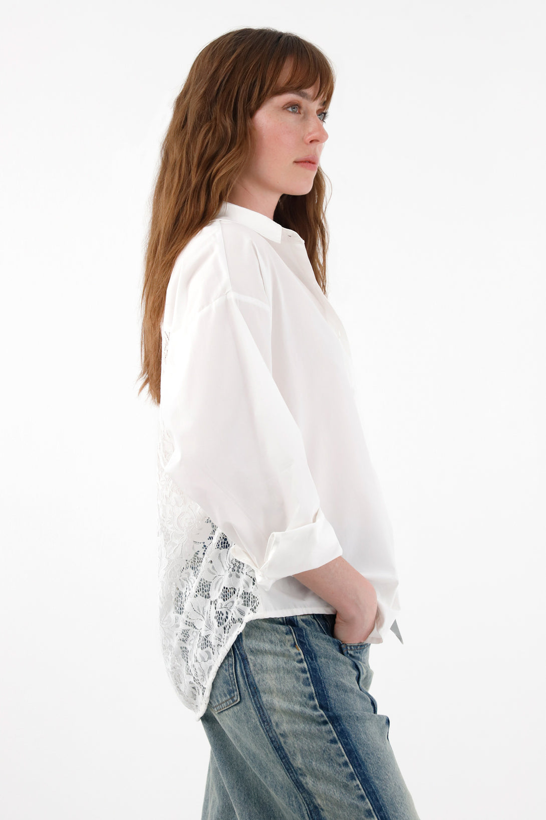 Camisa amplia con encaje crudo para mujer