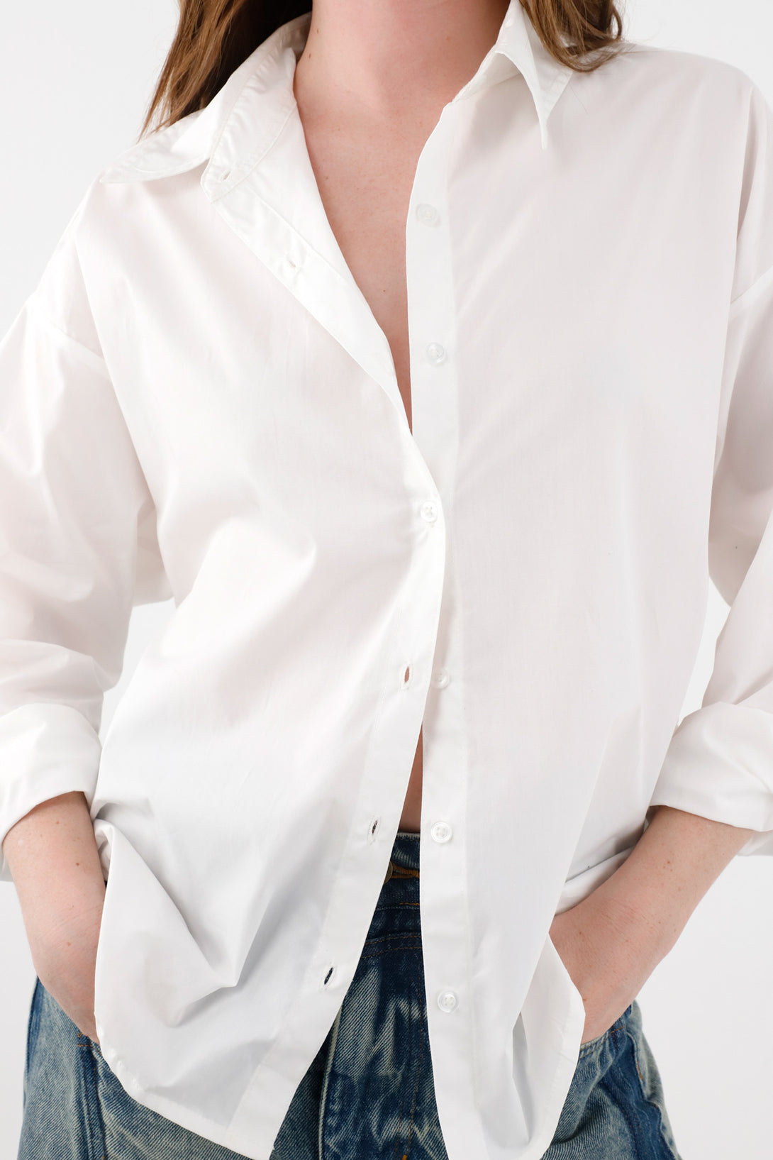Camisa amplia con encaje crudo para mujer
