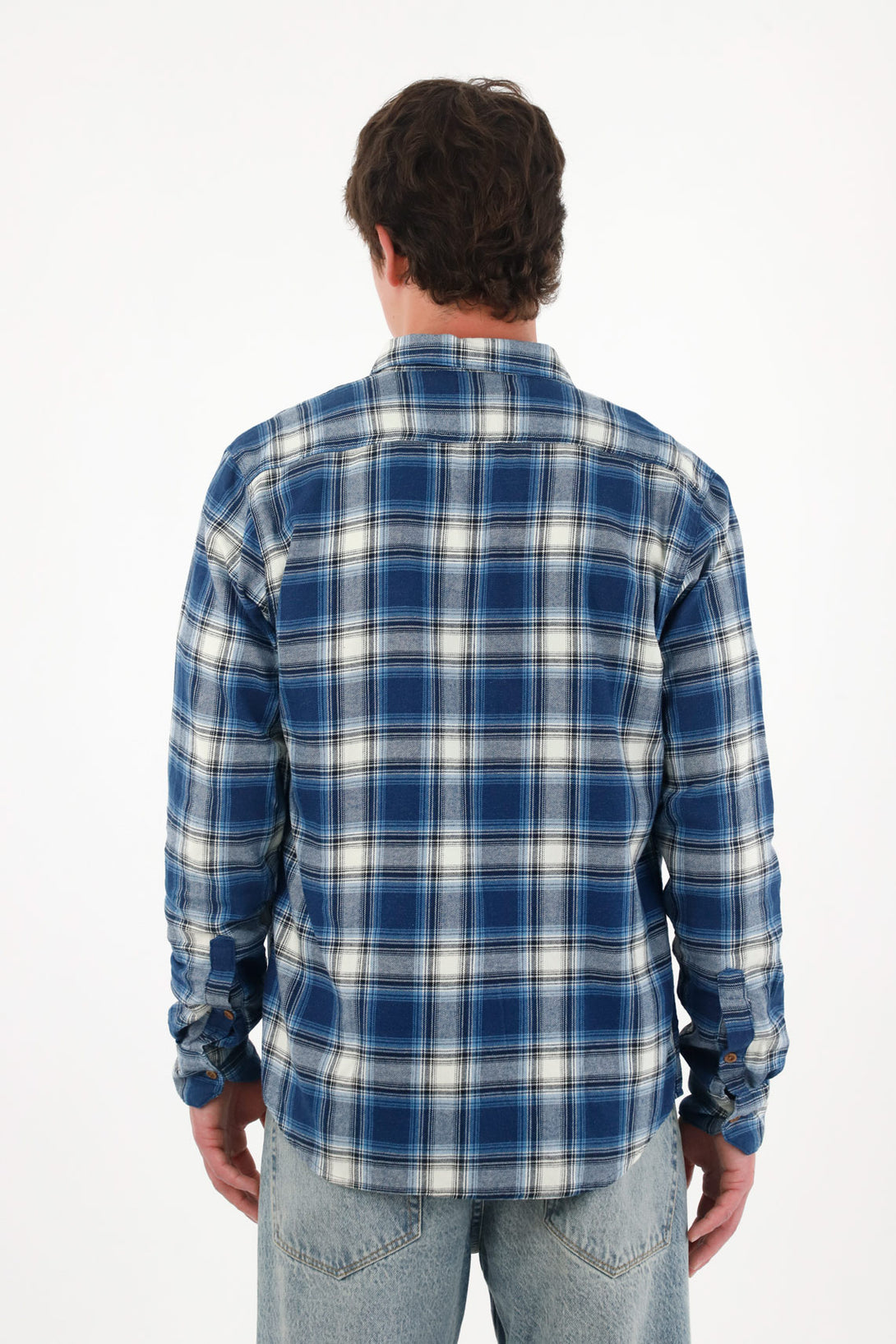Camisa manga larga con diseño a cuadros para hombre