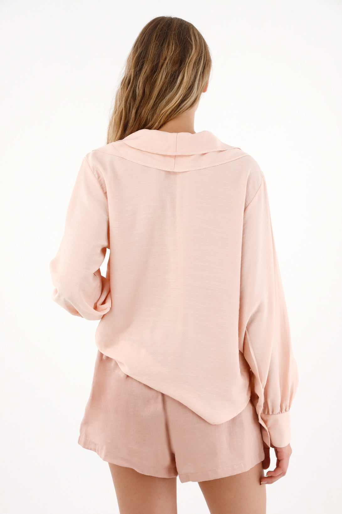 Camisa con escote en V y boleros crudo para mujer