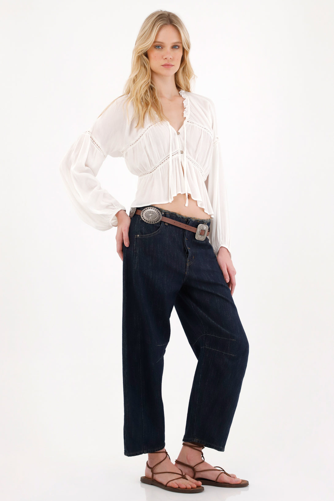 Camisa manga larga con detalles de bolillo crudo para mujer
