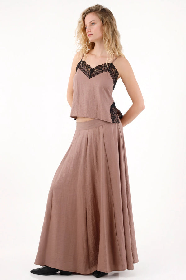 Camisa de tiras con encaje café para mujer