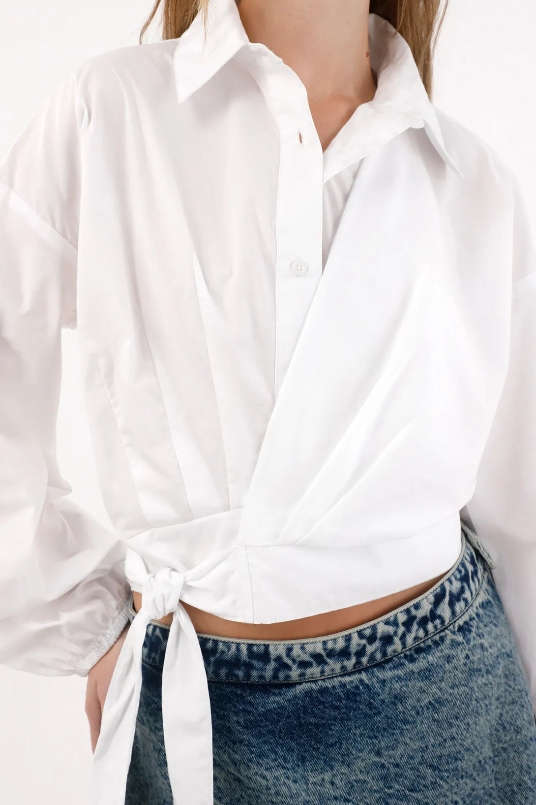 Shirt in poplin with tie at the waist in white for women