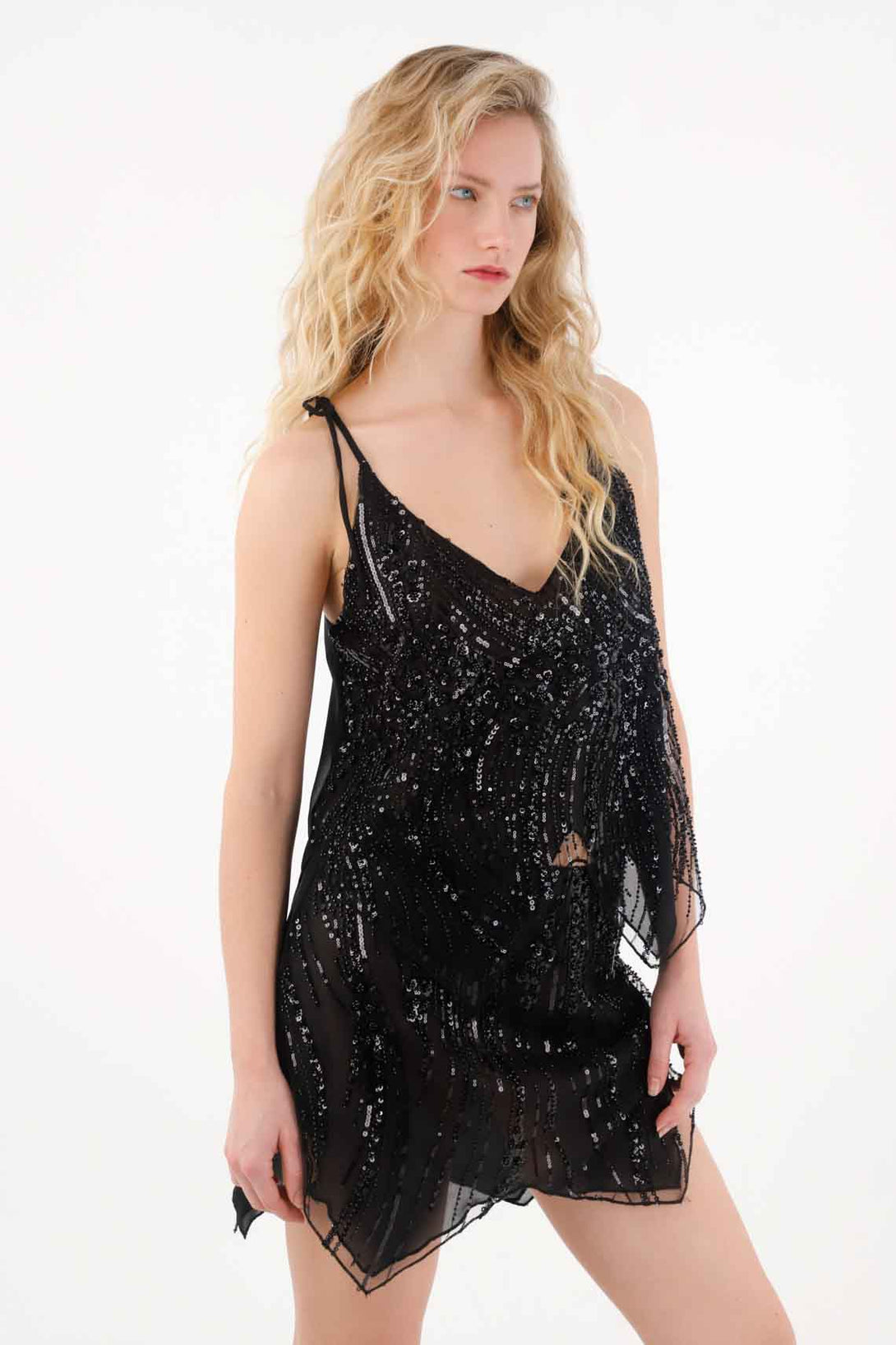 Camisa de tiras con detalles en lentejuelas negra para mujer