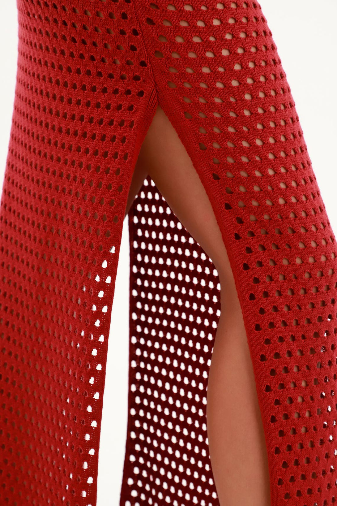 Falda roja con abertura en costado para mujer
