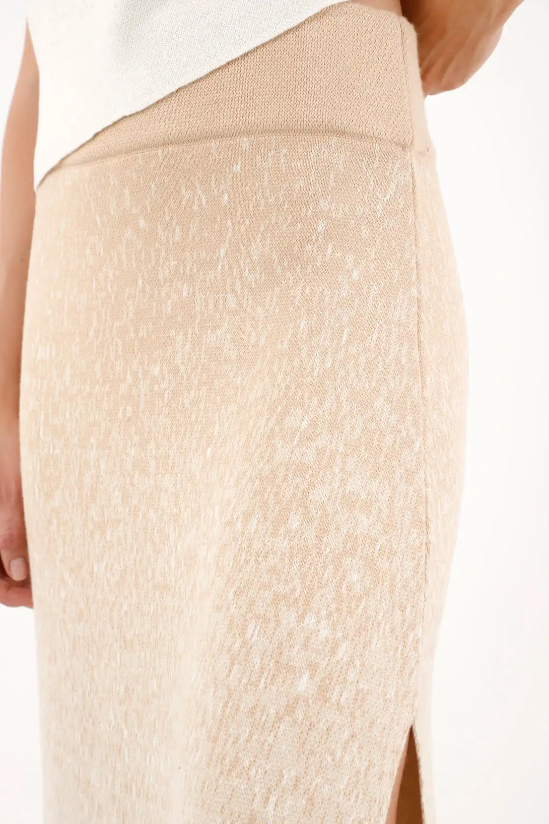 Long knitted skirt with gradient design for women