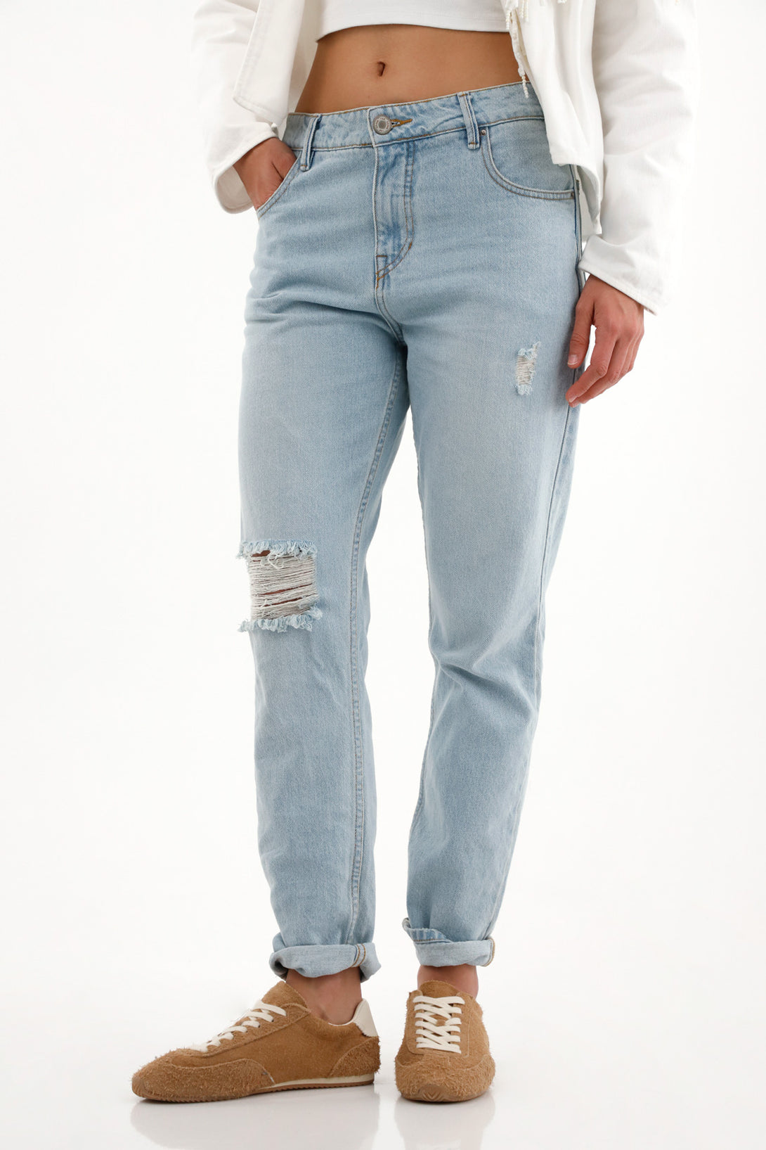 Jean azul con rotos localizados para mujer