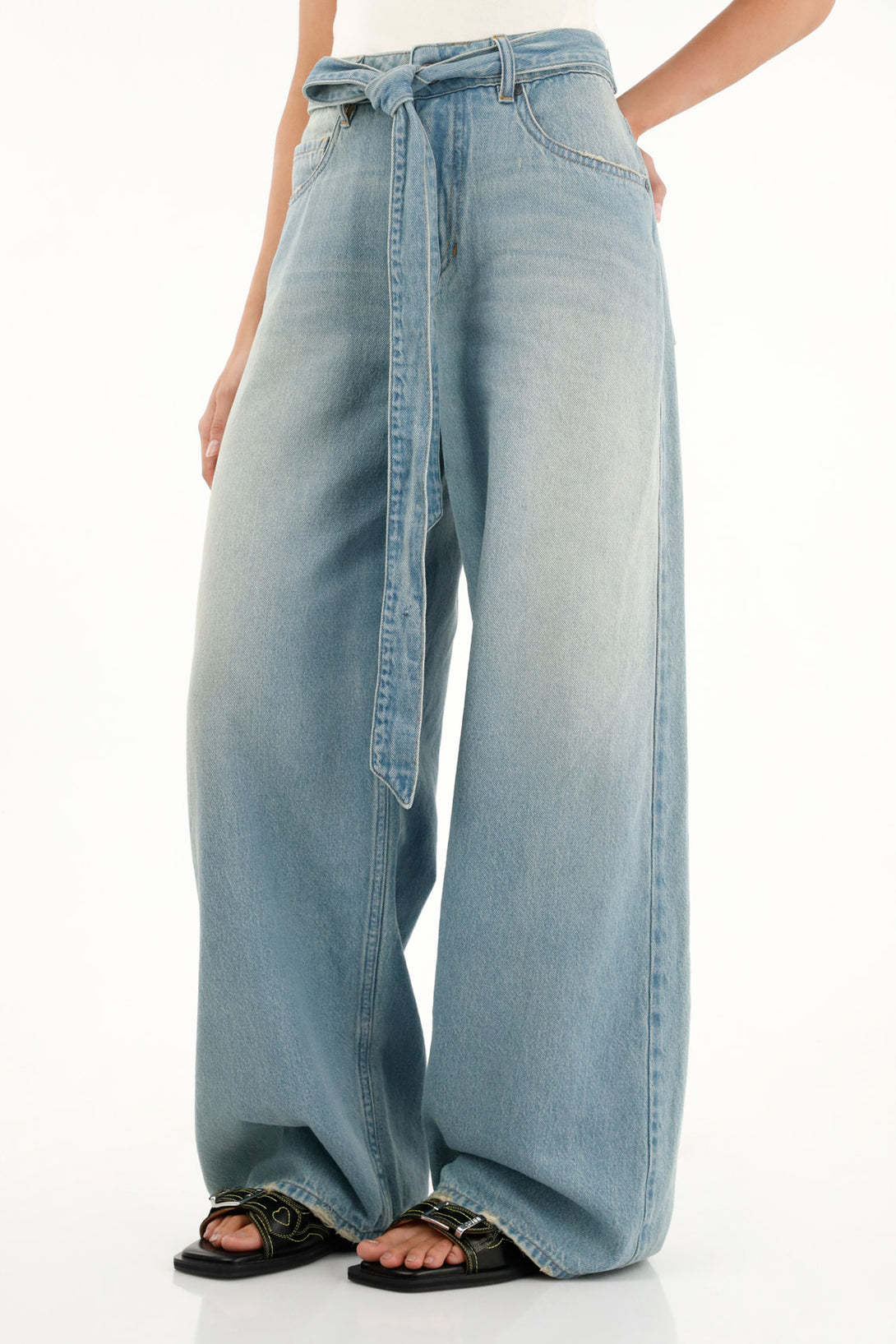 Women's Wide Leg Jeans with Belt