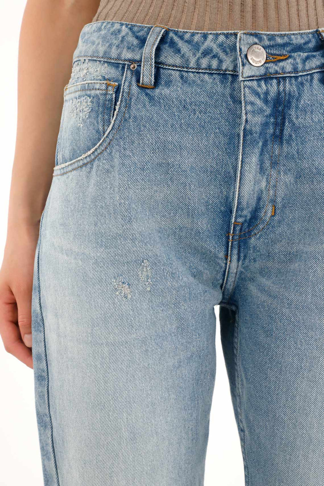 Jean Recto tiro alto con rotos localizados para mujer