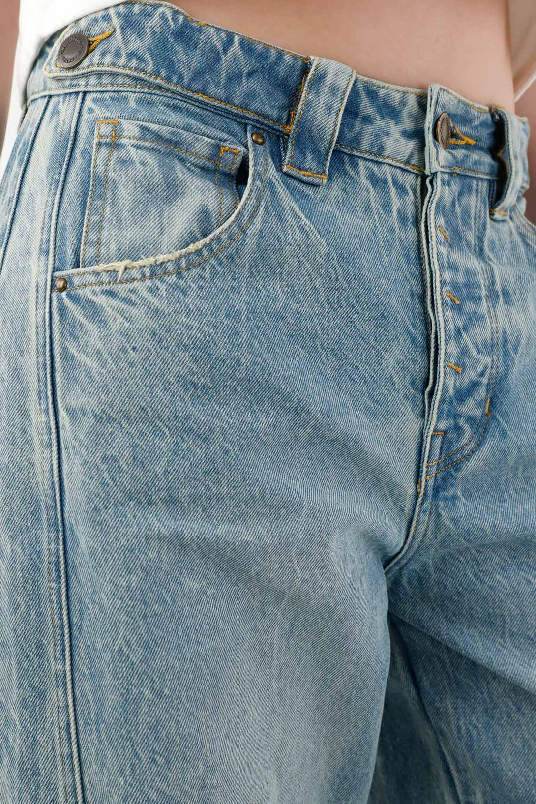 Women's Horseshoe Jeans with Decorative Strap