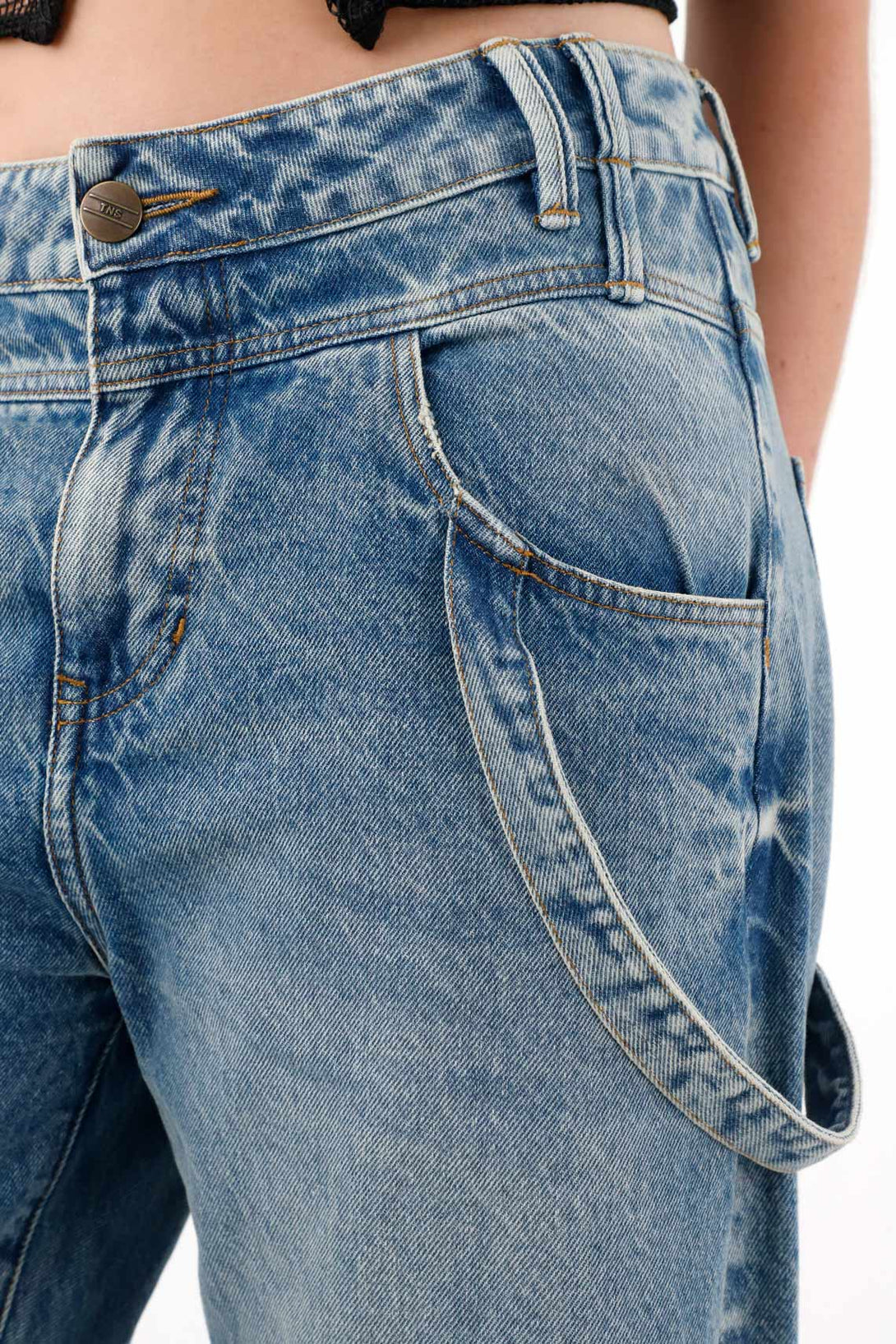 Women's Medium Tone Low Rise Wide Leg Jeans