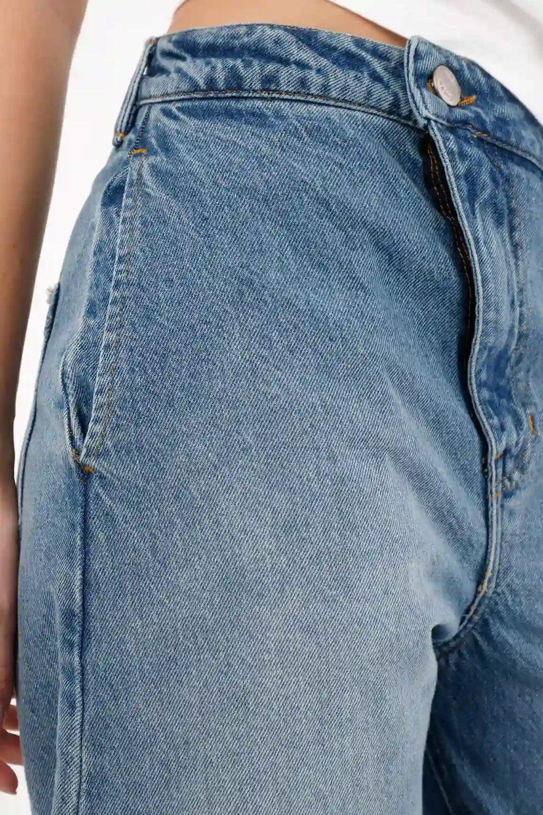 Jean Horseshoe con jota diagonal azul para mujer