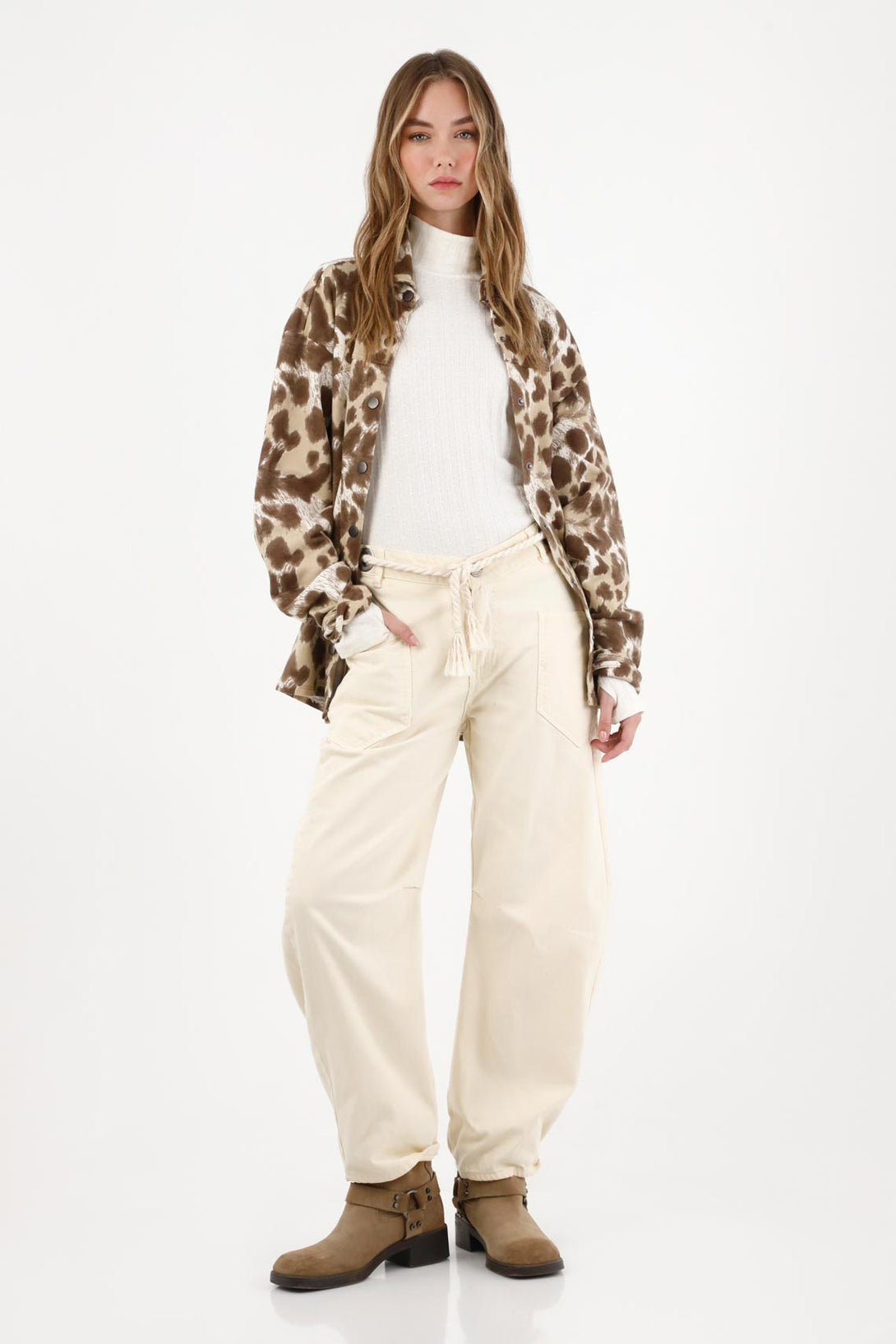 Beige Horseshoe Jeans with Grommets for Women