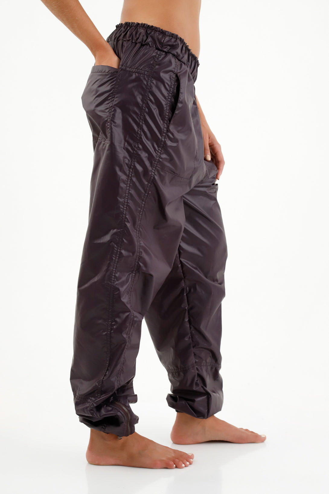 Pantalón morado con pretina enresortada para mujer