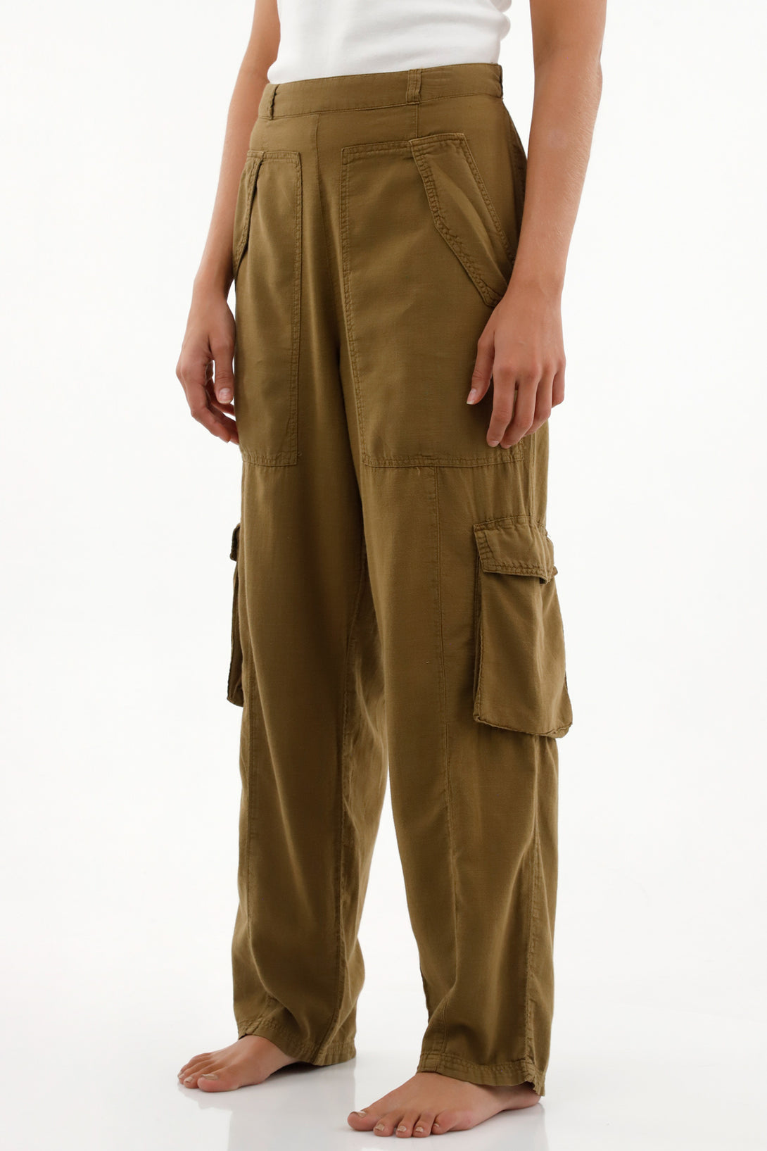 Pantalón oversize de tiro alto con bolsillos cargo para mujer