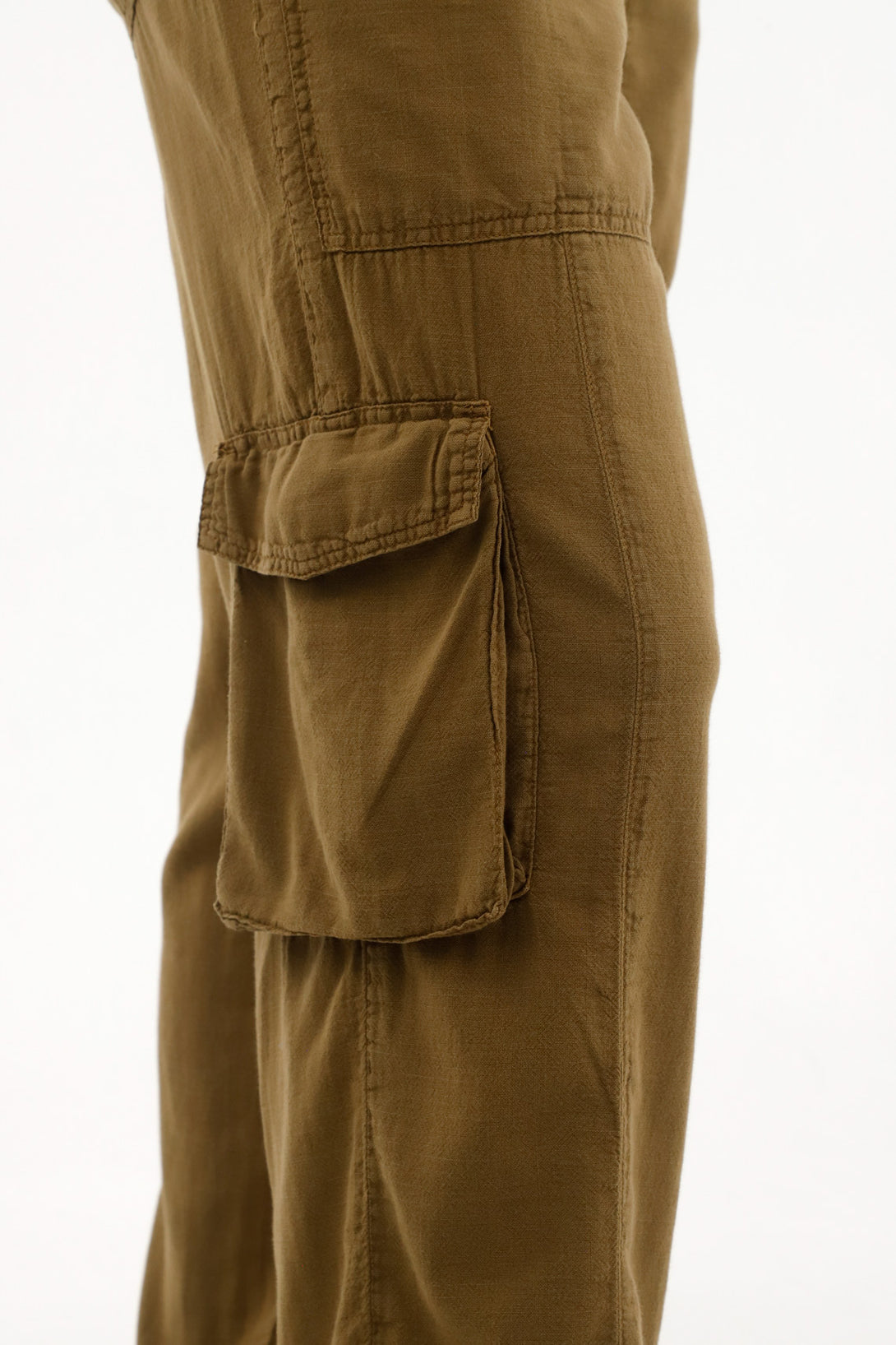 Pantalón oversize de tiro alto con bolsillos cargo para mujer