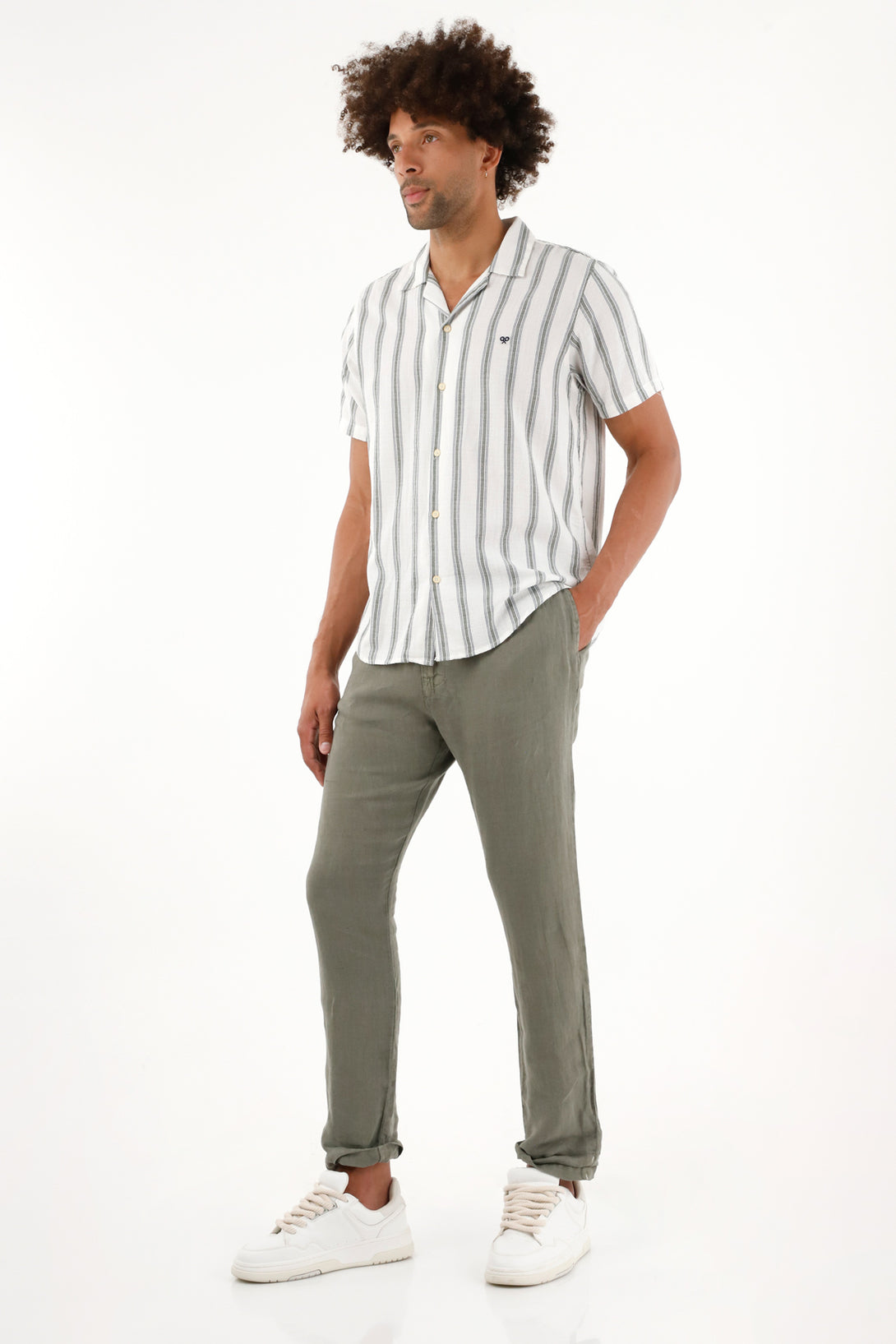 Descubre nuestro pantalÃƒÂ³n tipo chino verde en lino 100% para hombre: ligero, cÃƒÂ³modo y con un estilo elegante. Ã‚Â¡Compra ahora y eleva tu look!