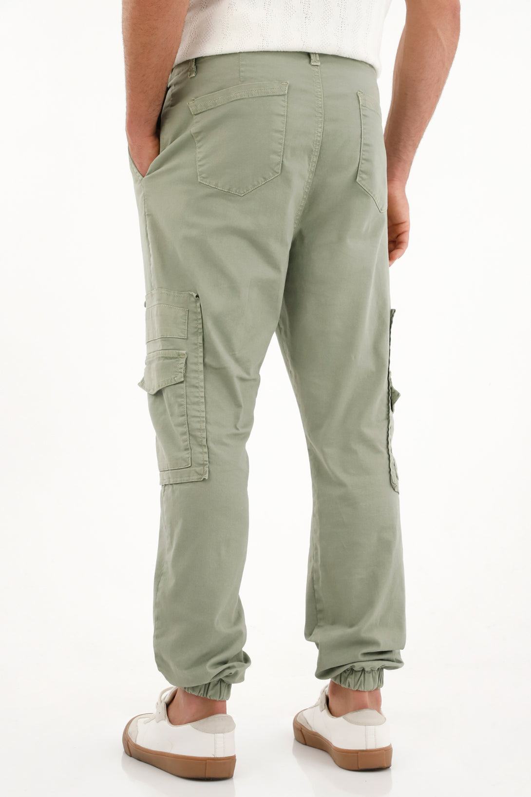 Pantalón tipo cargo verde para hombre