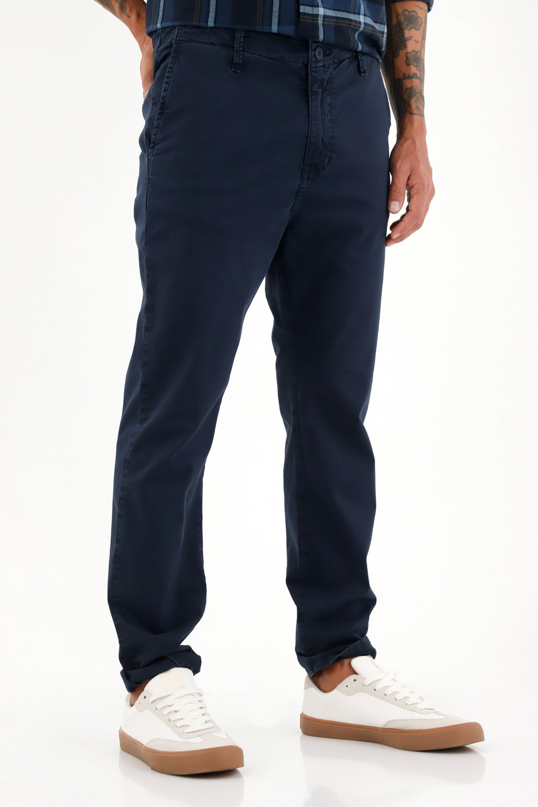 Pantalón tipo chino azul para hombre