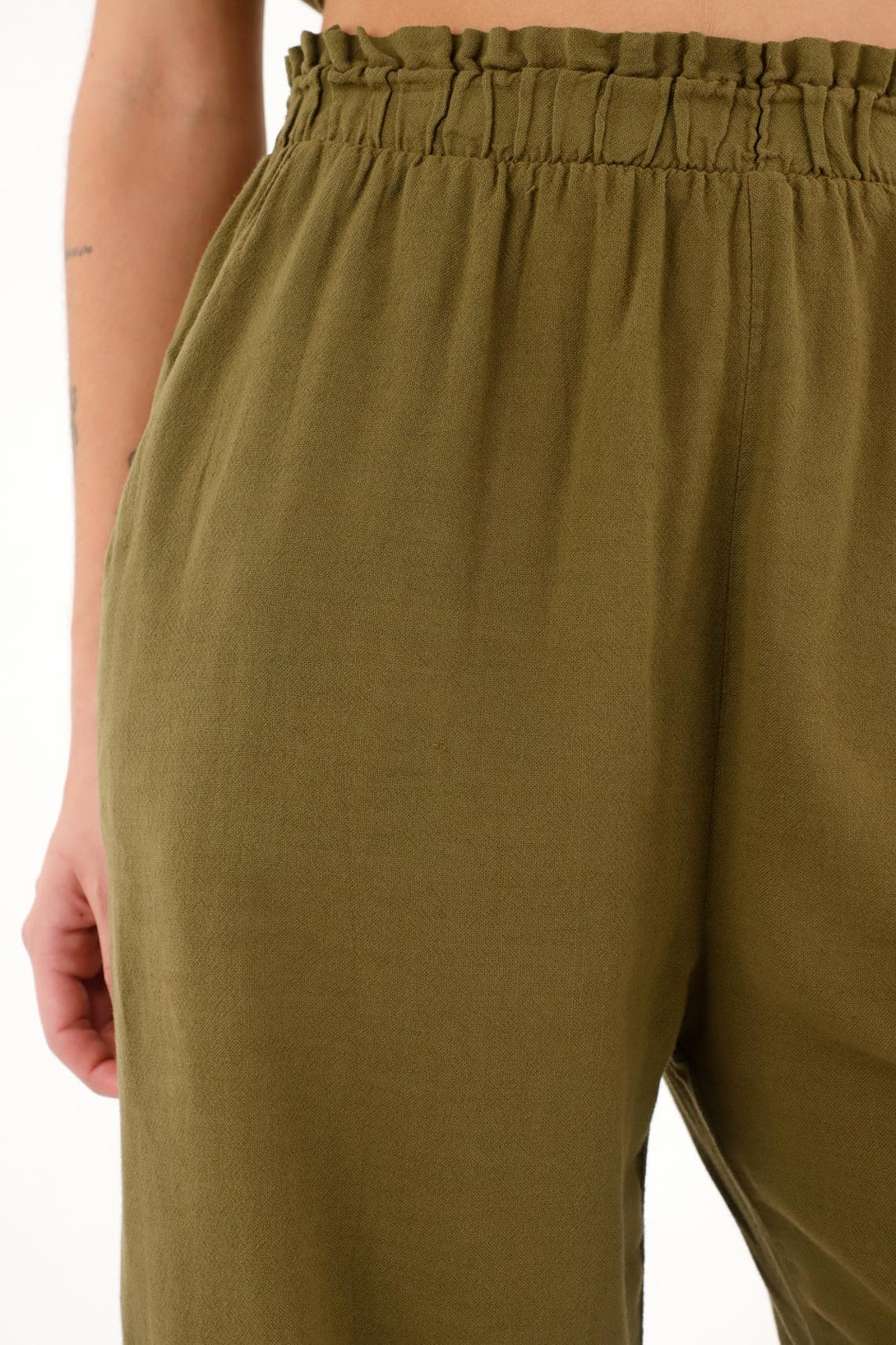 Pantalón de pretina elástica verde para mujer