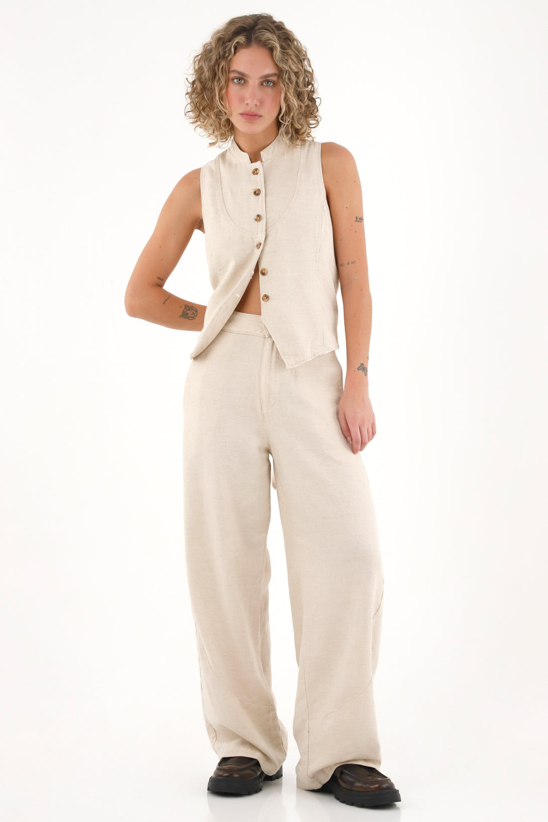 Pantalón con cortes en delantero crudo para mujer