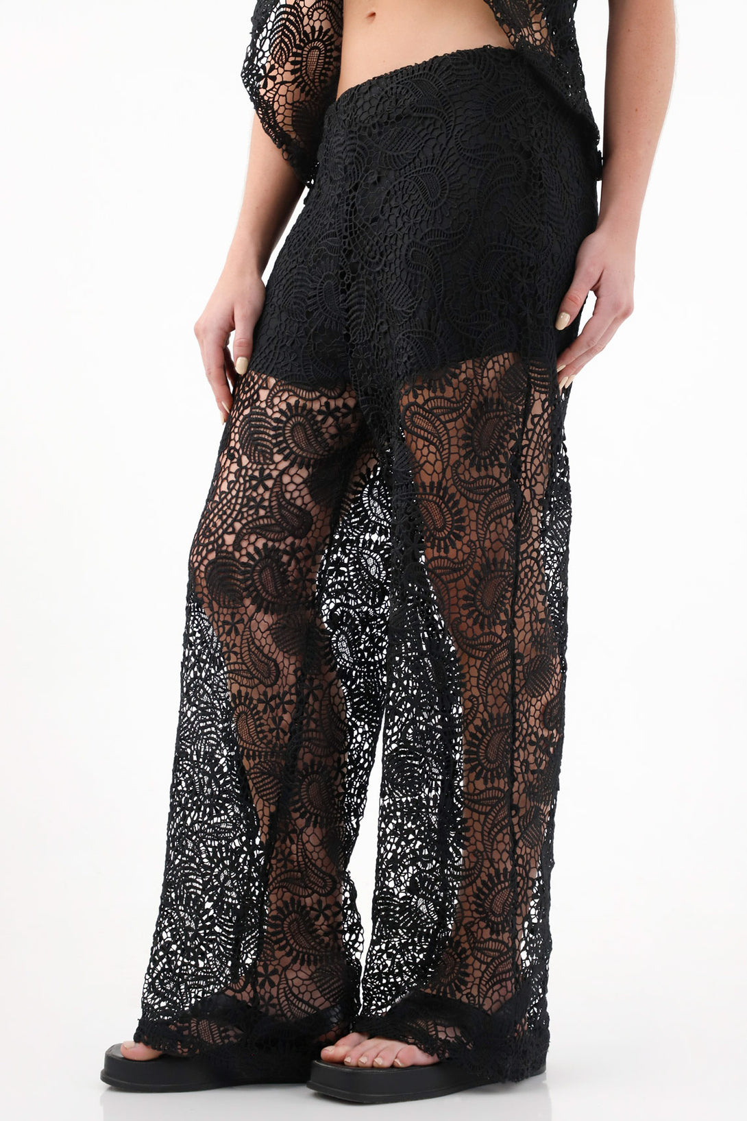 Pantalón Recto en encaje negro para mujer