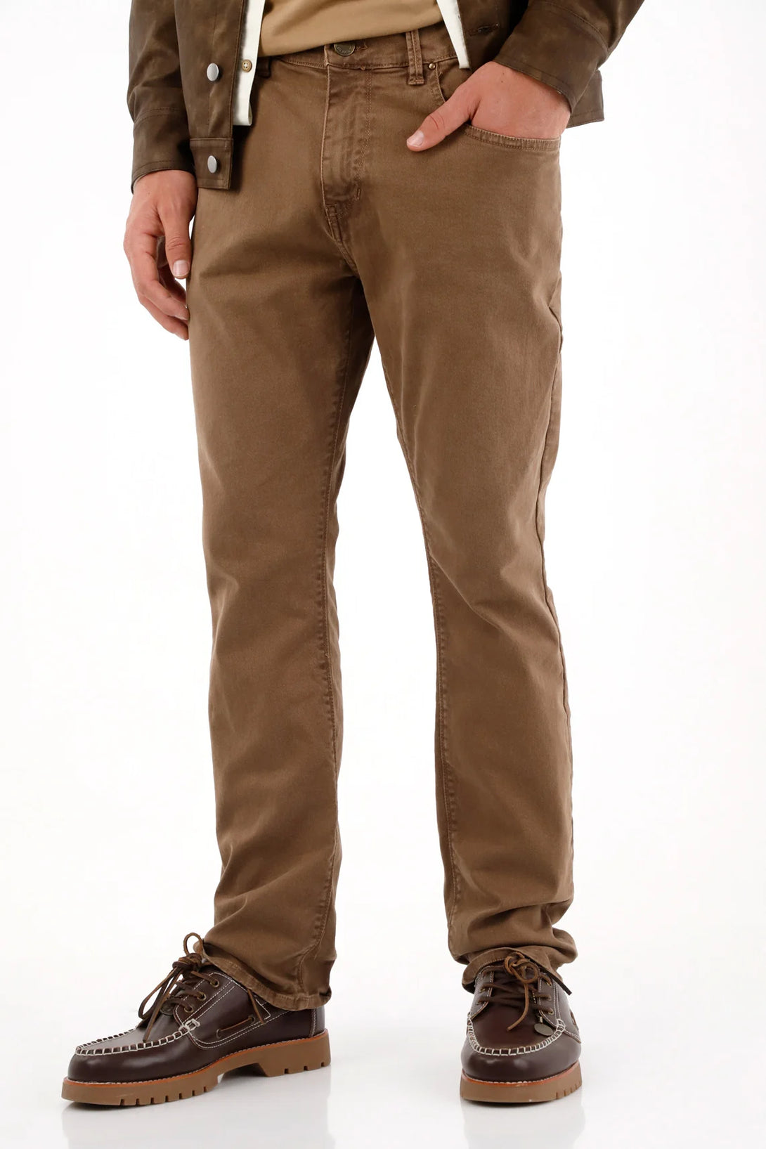 Pantalón Recto café con efecto desgastado para hombre