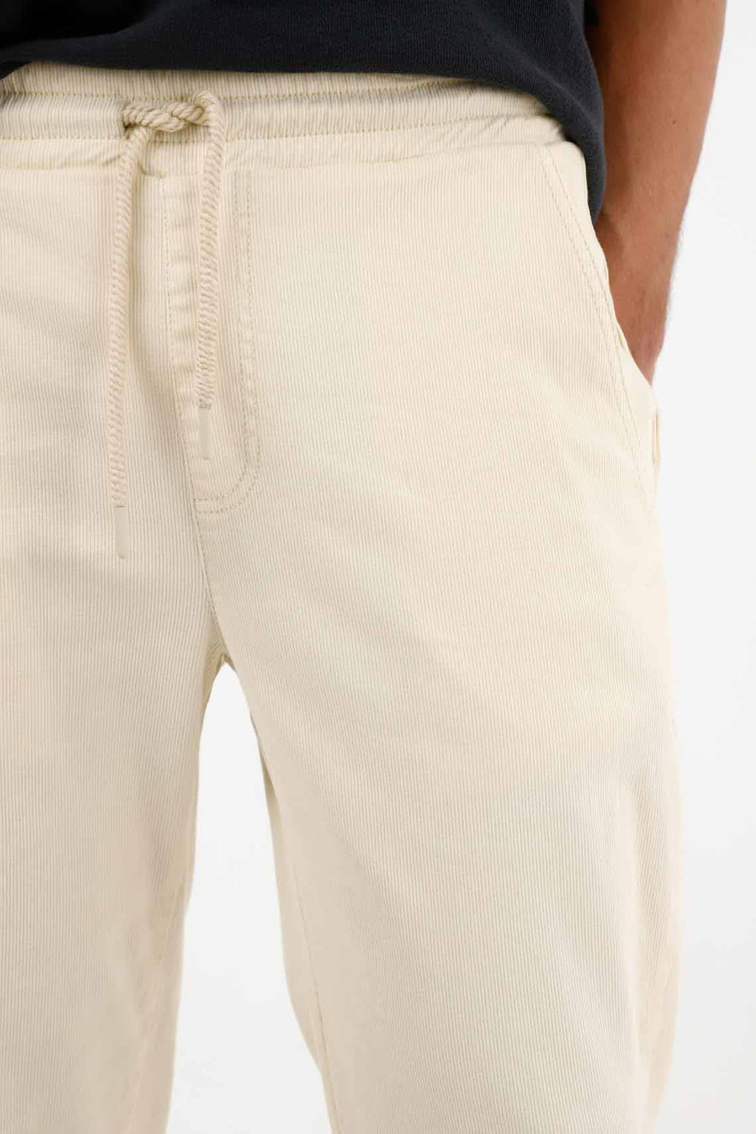 Pantalón Recto en corduroy crudo para hombre
