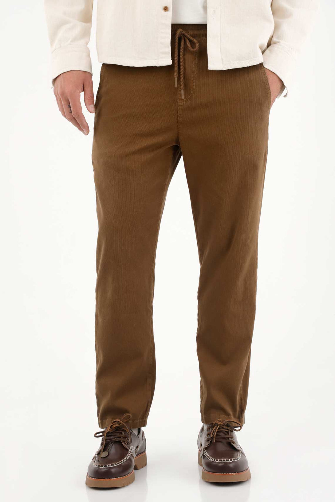 Pantalón Recto en corduroy café para hombre
