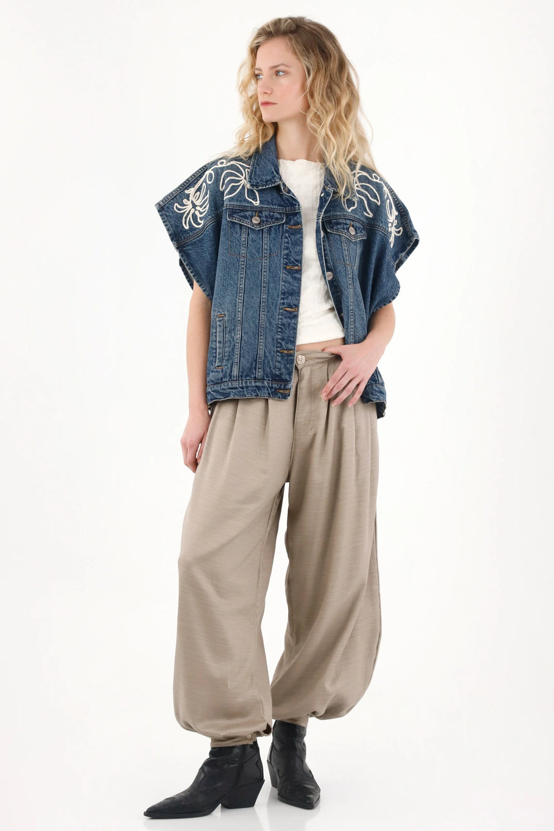 Pantalón amplio con prenses para mujer