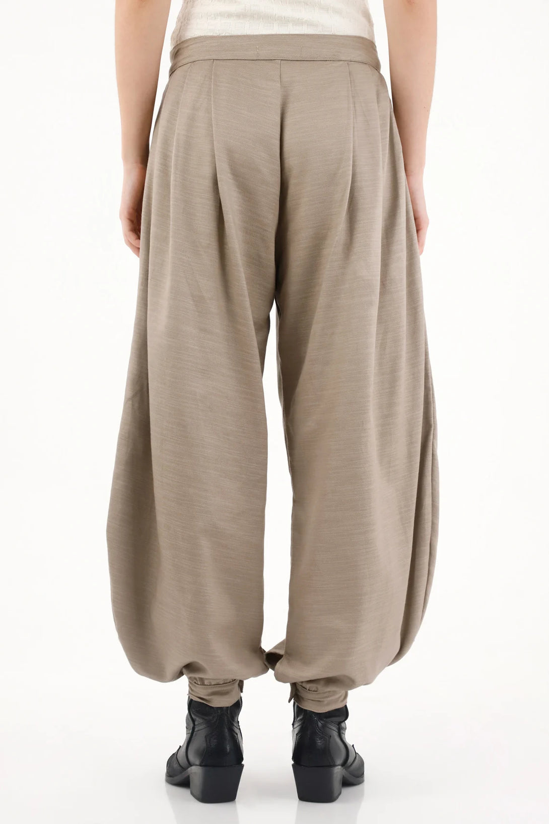 Pantalón amplio con prenses para mujer