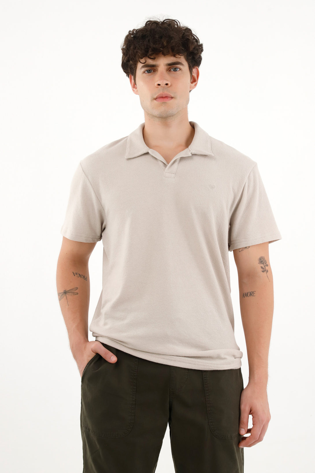 Polo gris en tela jersey con raqueta bordada para hombre