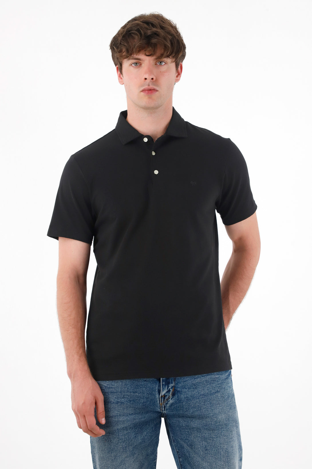 Polo con raqueta bordada negra para hombre