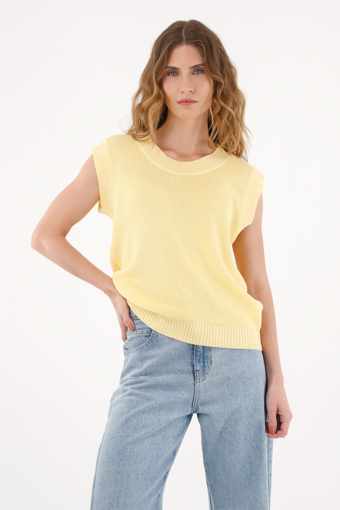 Chaleco amarillo tejido para mujer