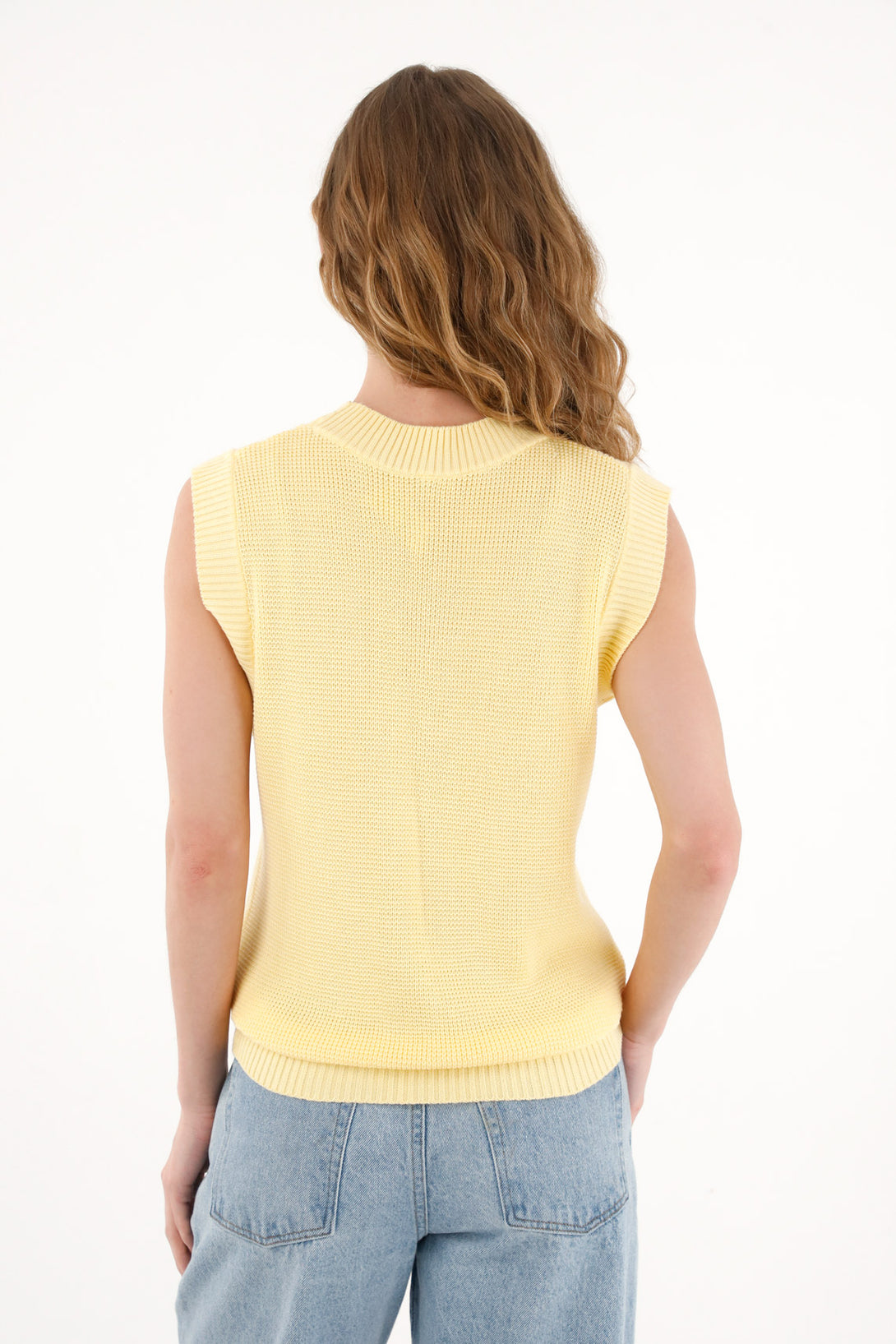 Chaleco amarillo tejido para mujer