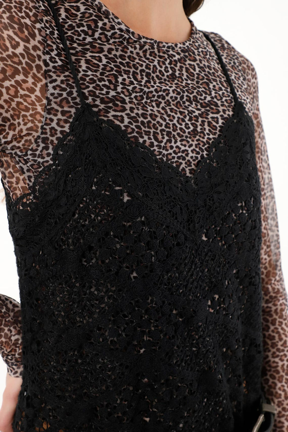 Vestido negro en encaje de tiras para mujer