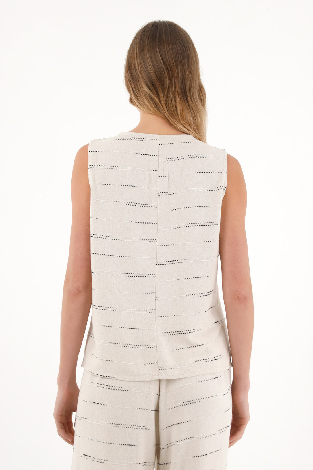 Chaleco con detalles bordados para mujer