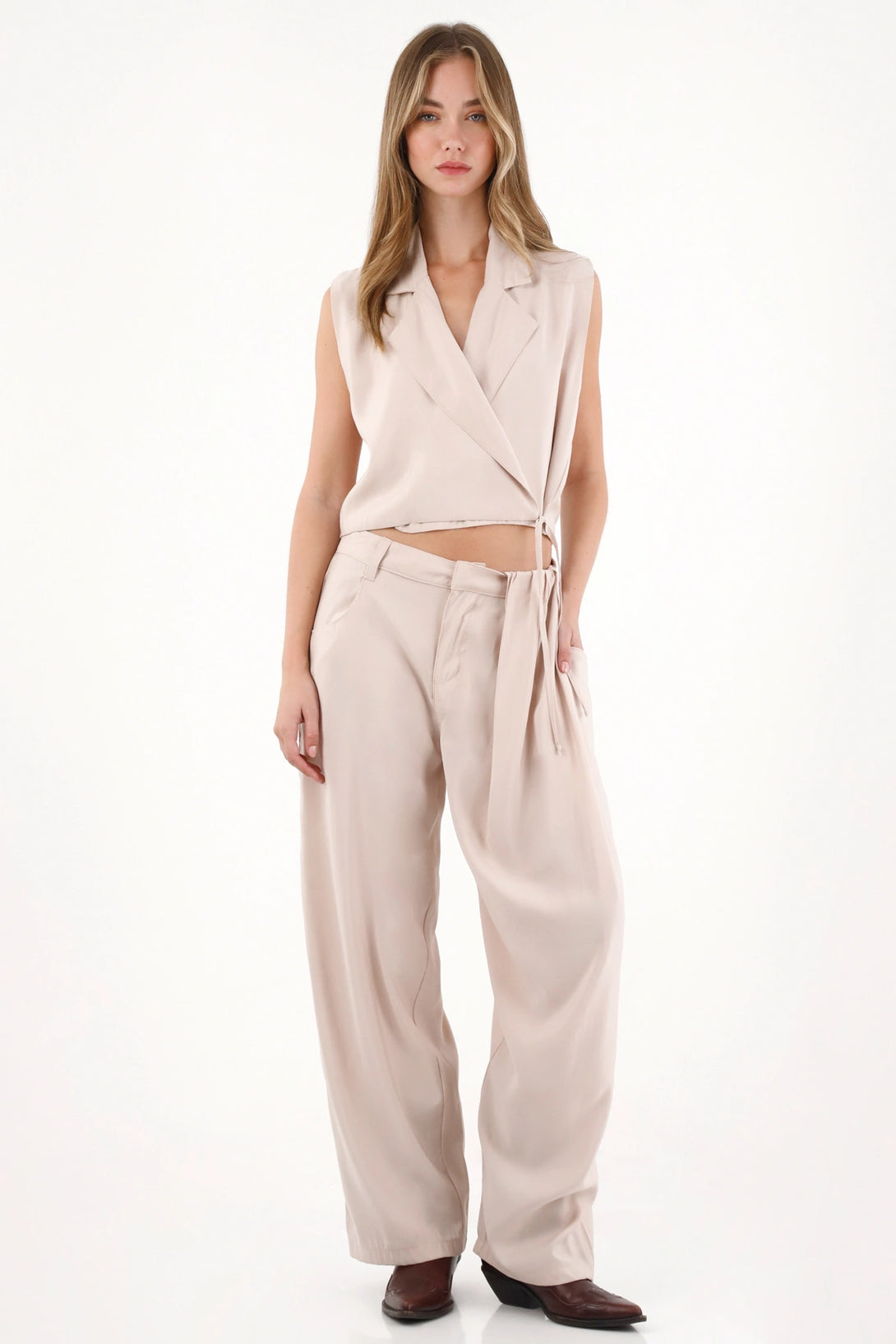 Chaleco con diseño cruzado crudo para mujer