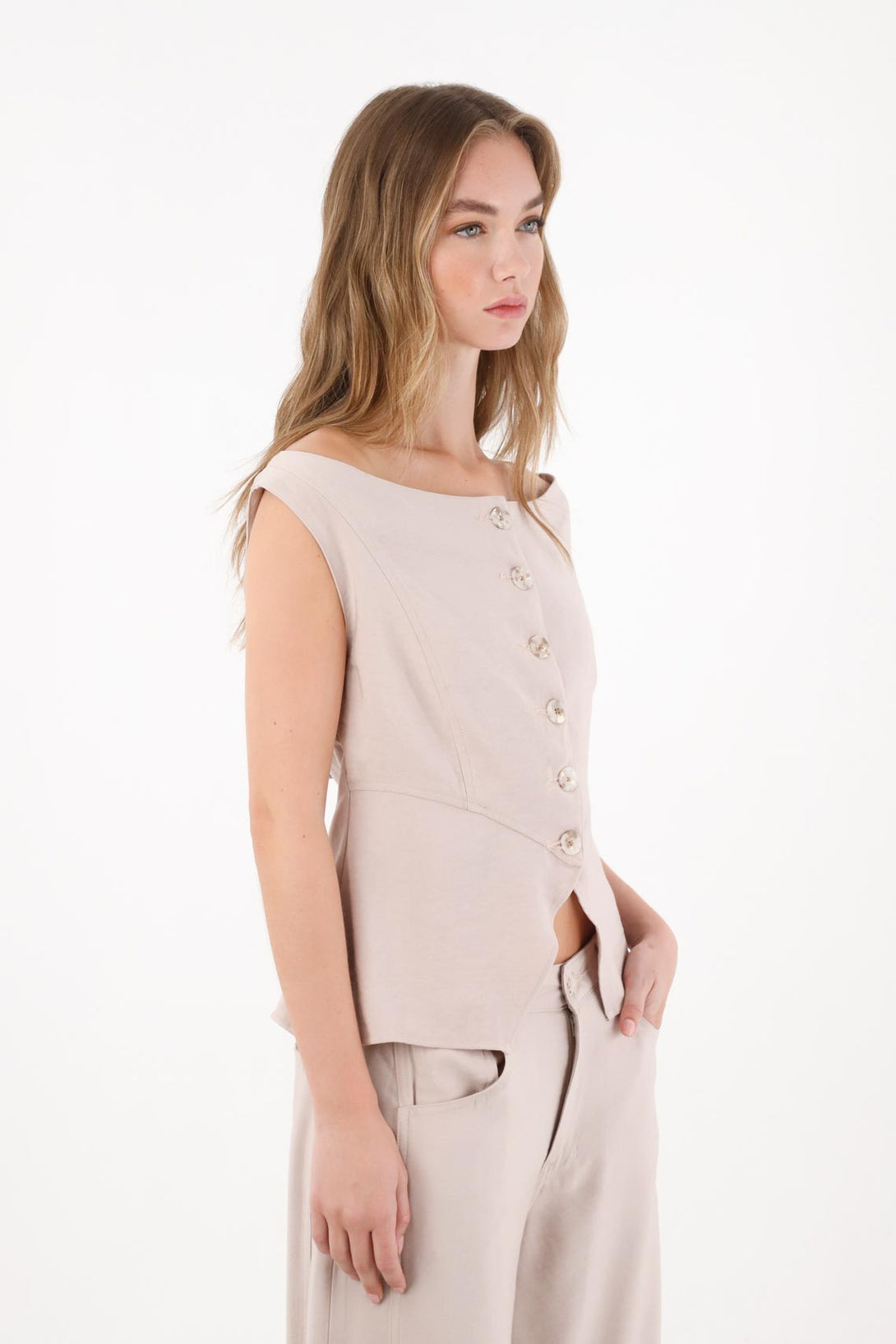 Chaleco con escote bandeja crudo para mujer