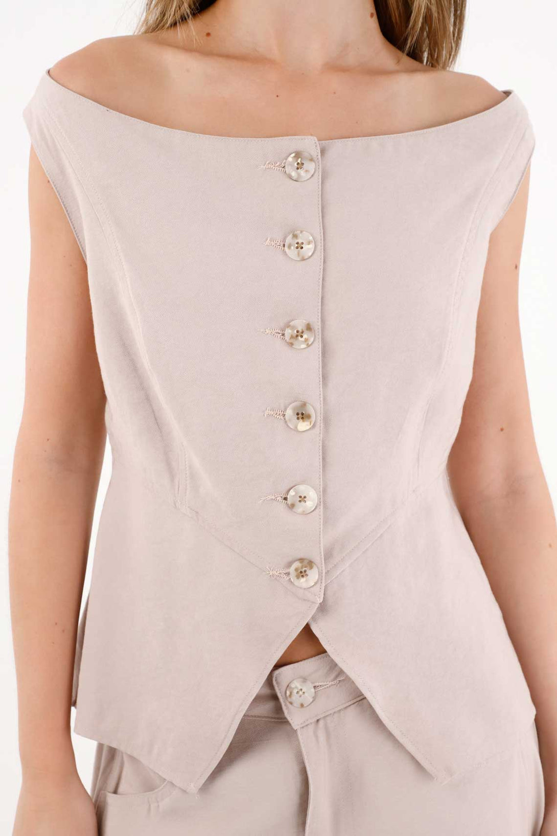 Chaleco con escote bandeja crudo para mujer