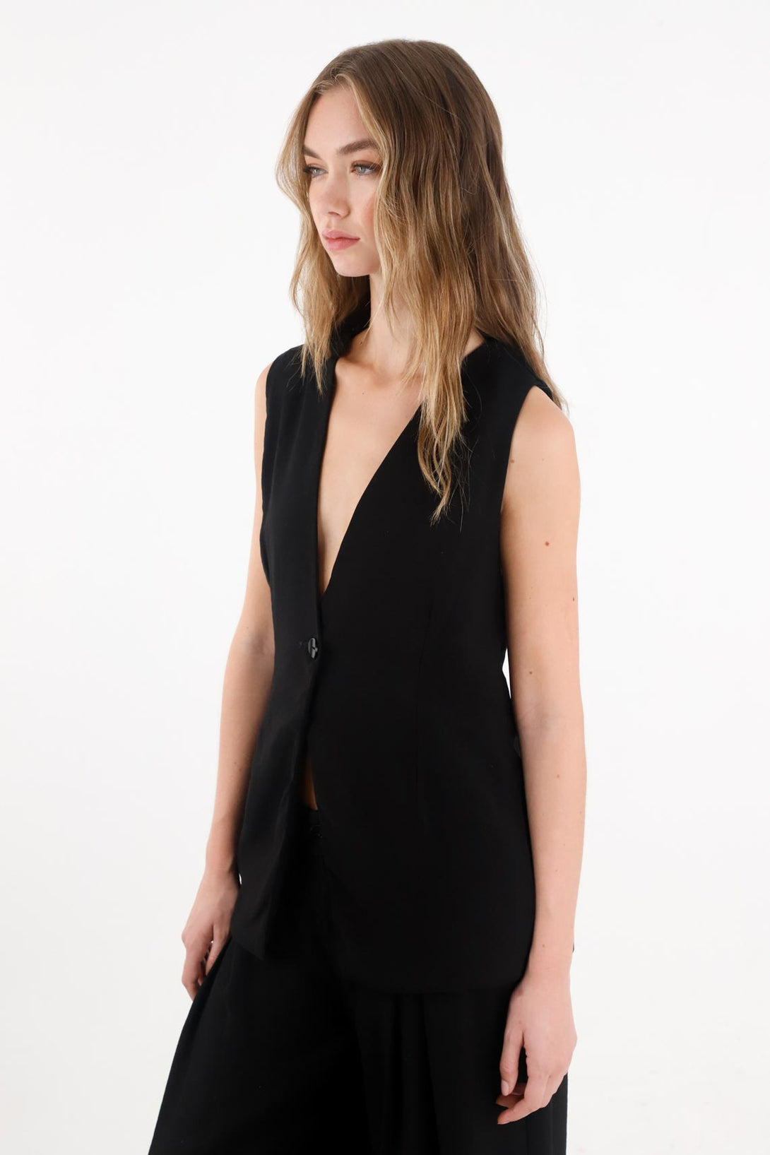 Chaleco largo con espalda cruzada negro para mujer