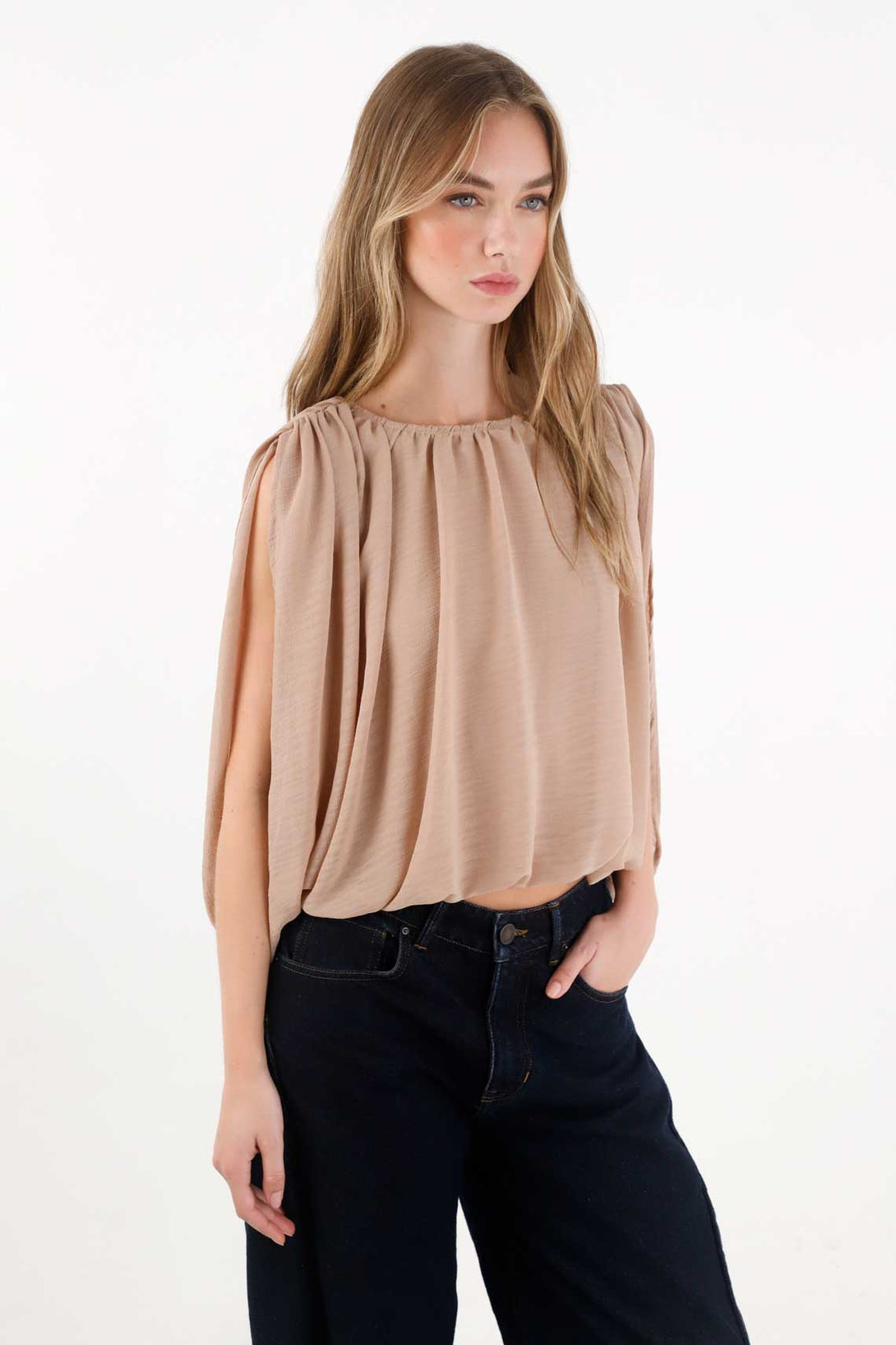 Shirt in lightweight and airy off-white fabric for women