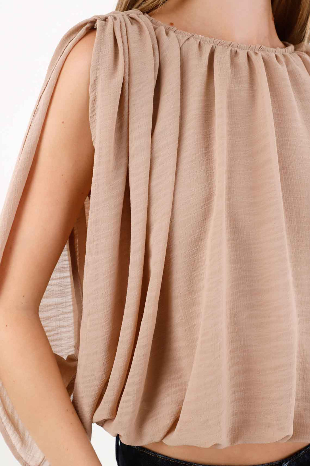 Shirt in lightweight and airy off-white fabric for women