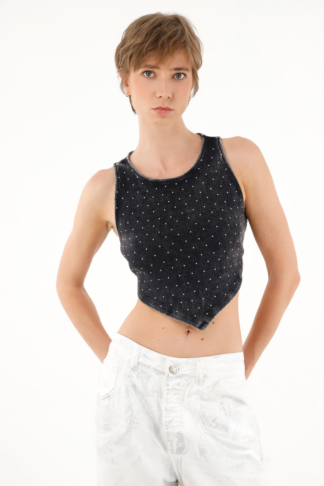 Women's black ribbed t-shirt with appliquÃ©s