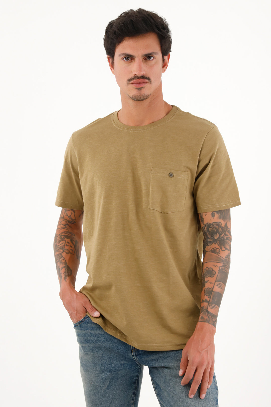 Camiseta café en 100% algodón con bolsillo para hombre