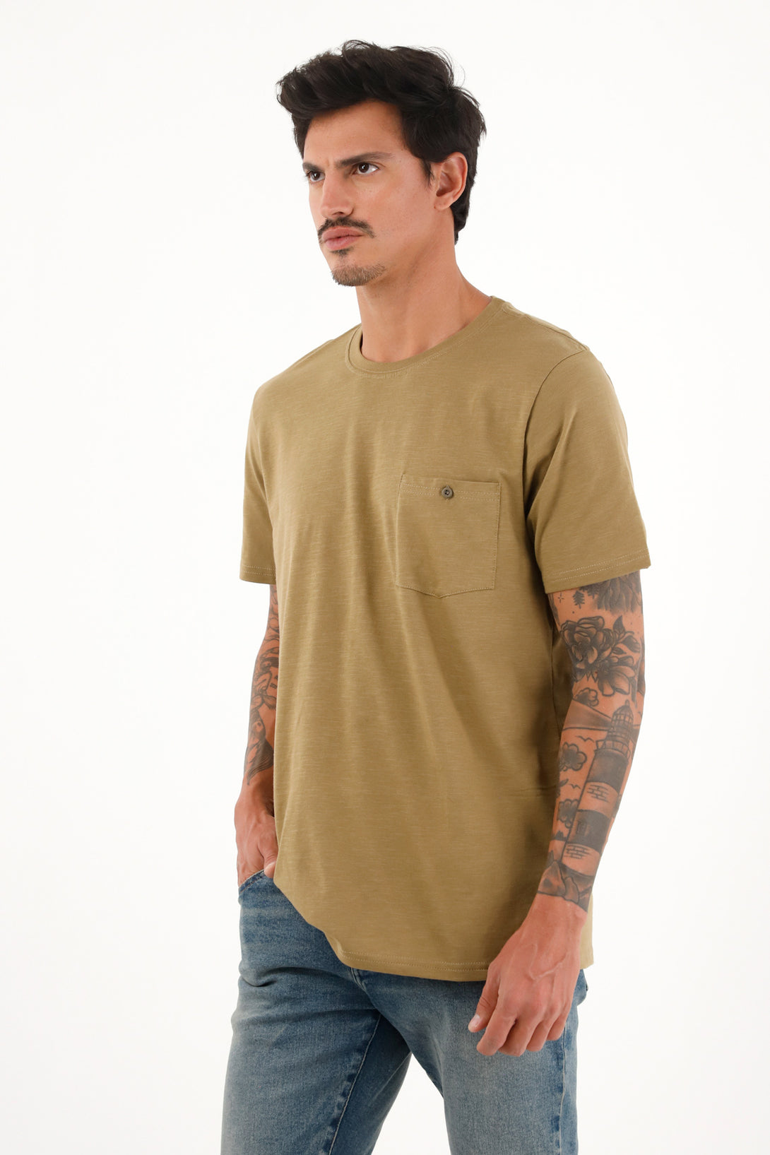 Camiseta café en 100% algodón con bolsillo para hombre